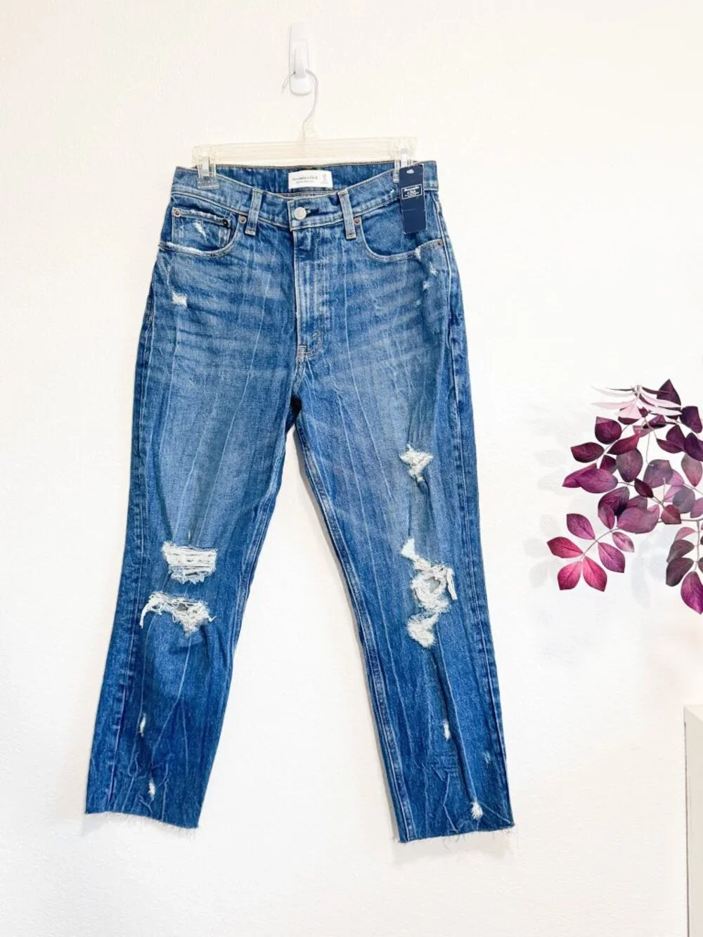 ☀️ NEW ABERCROMBIE & FITCH Dark Wash Distressed High Rise Mom Jeans 28 Short - Picture 7 of 10